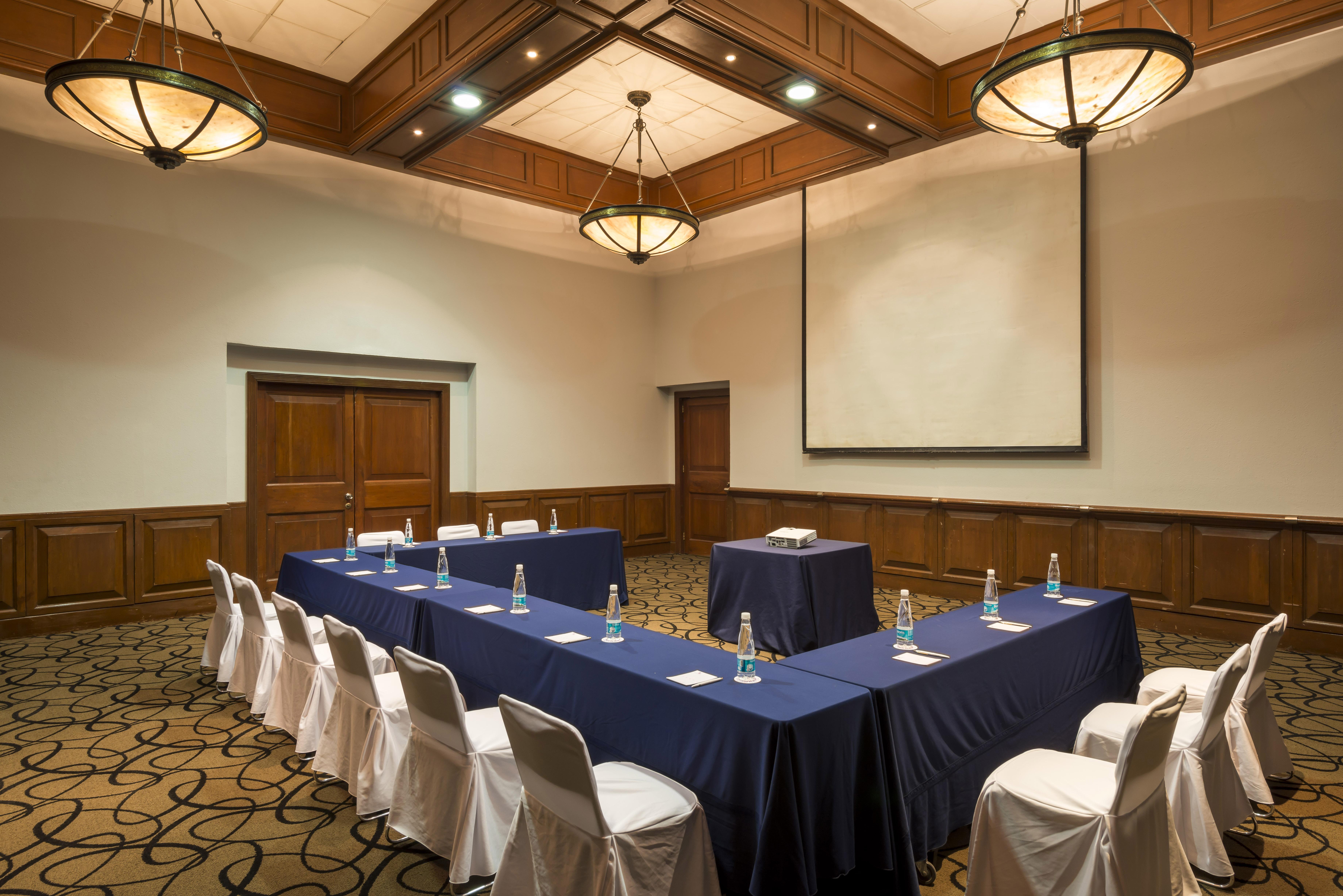 Camino Real Puebla Angelopolis Hotel Exterior foto A meeting room at the Sheraton Club Resort