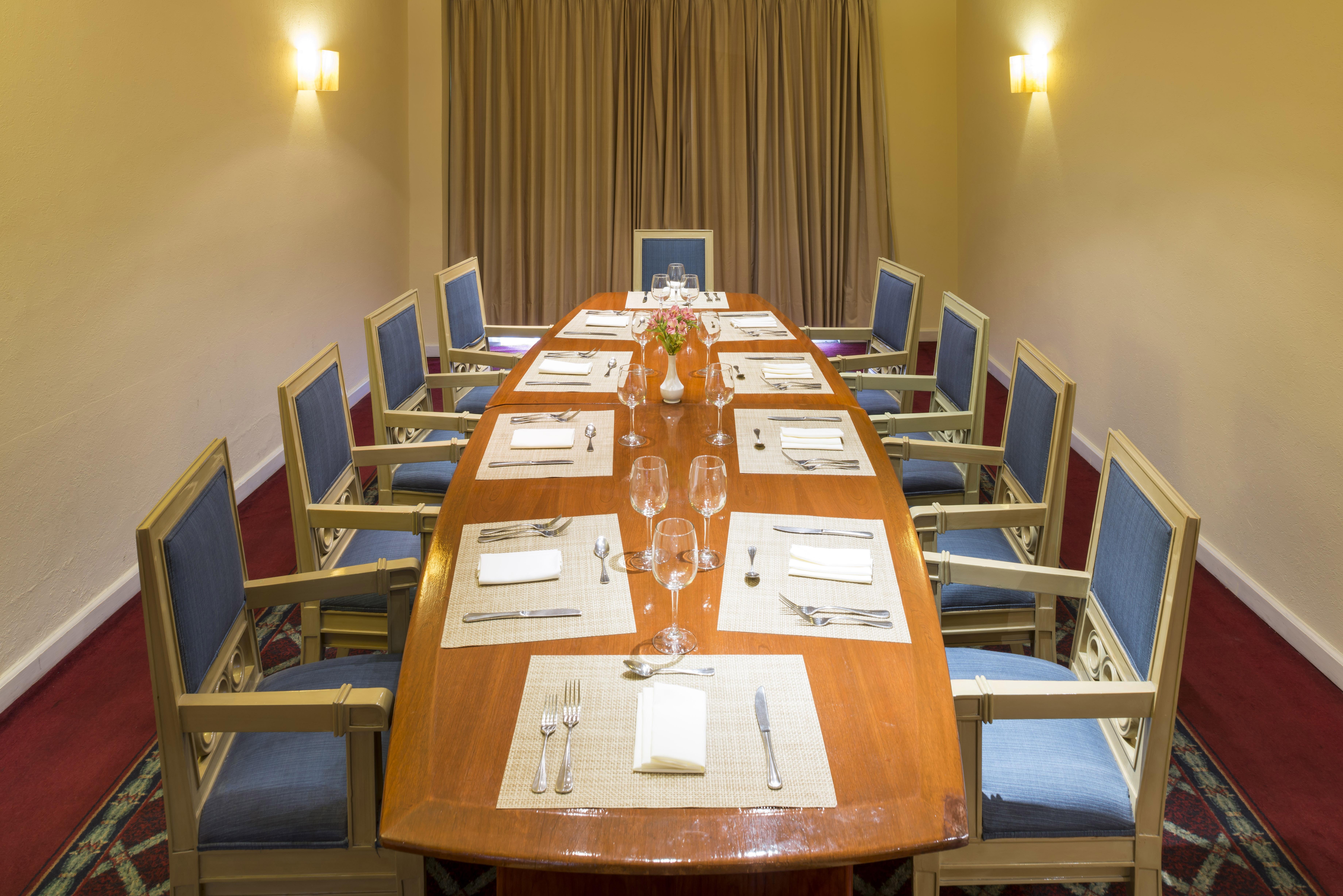 Camino Real Puebla Angelopolis Hotel Exterior foto A table set for a formal dinner