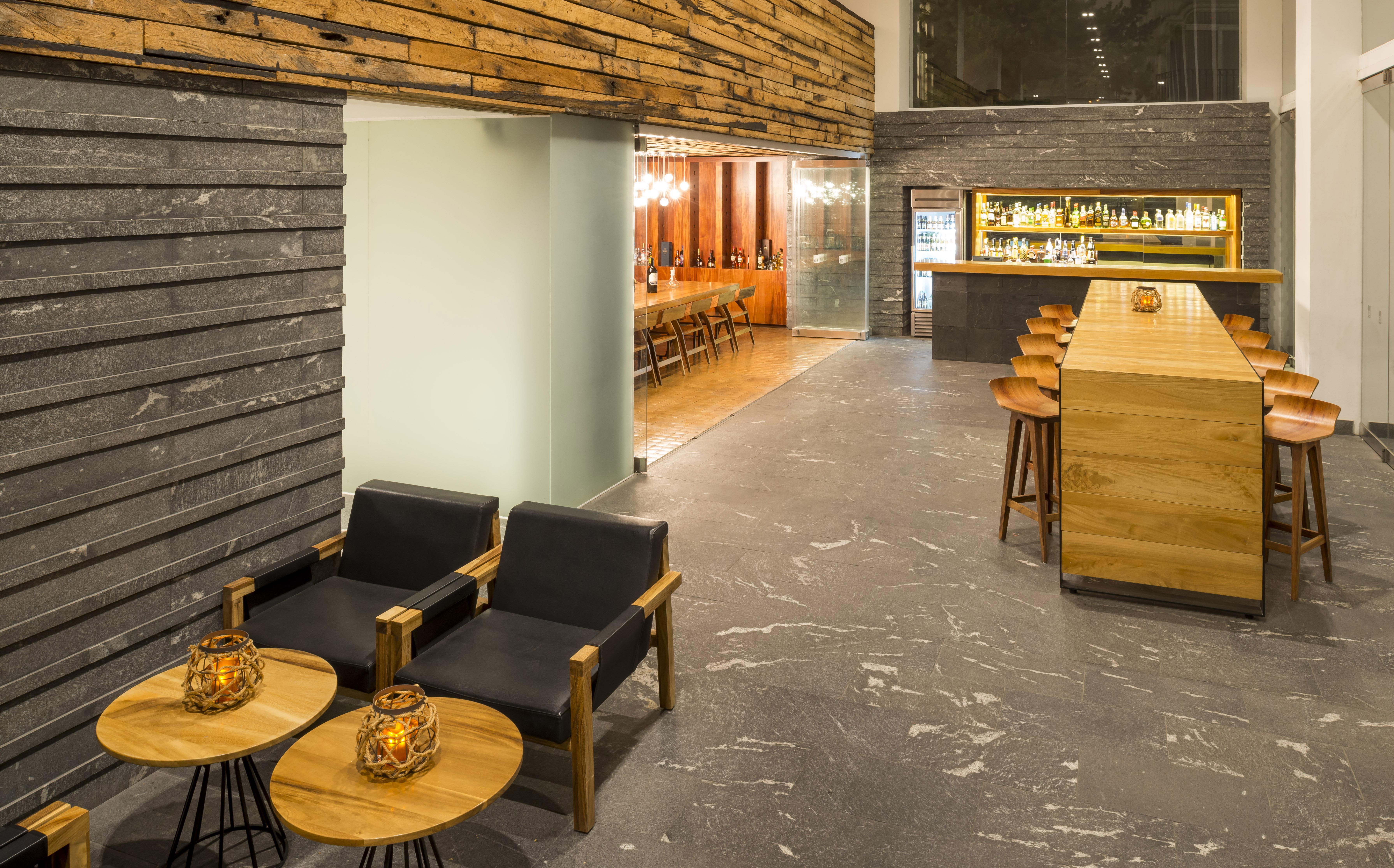 Camino Real Puebla Angelopolis Hotel Exterior foto The lounge at the airport