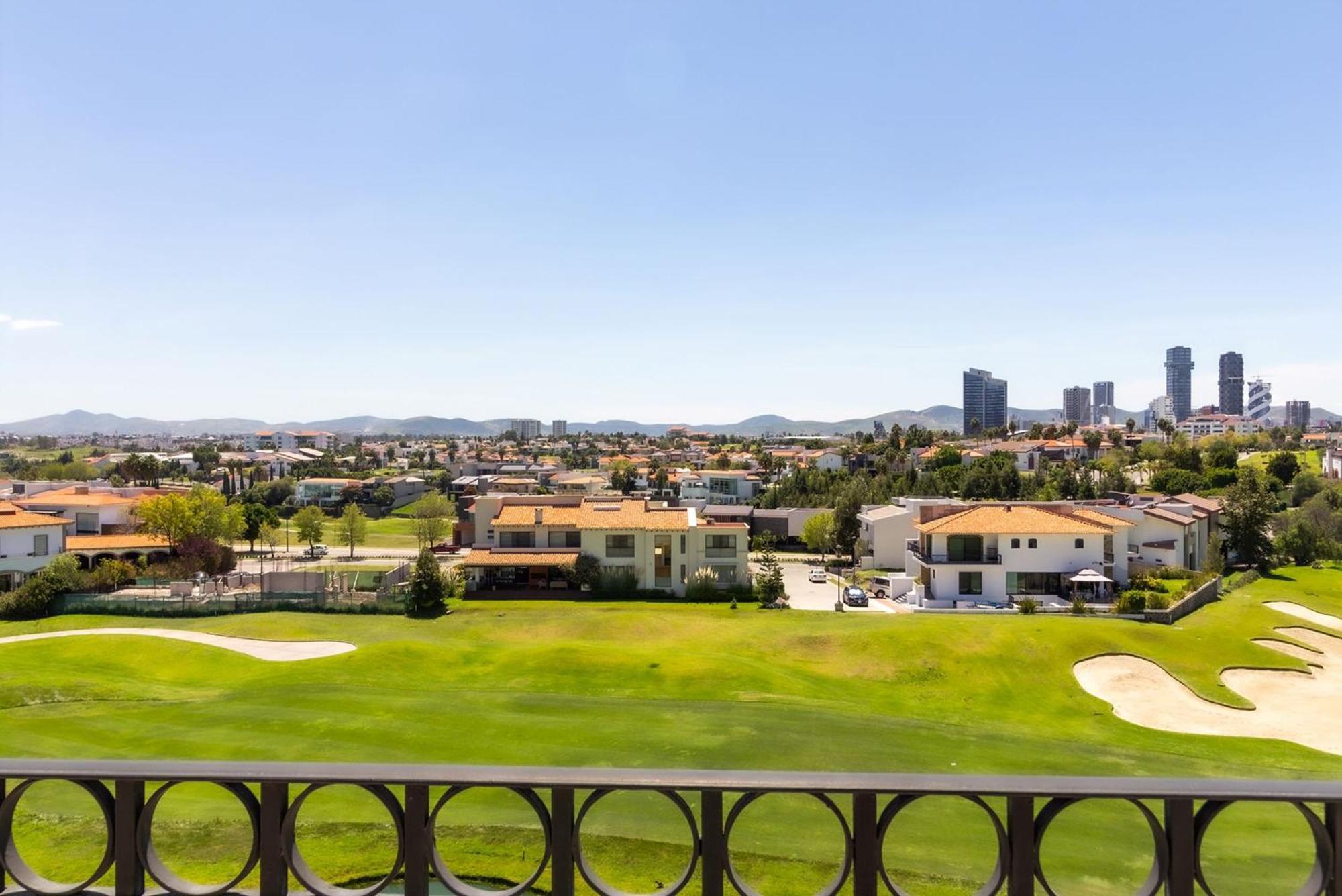 Camino Real Puebla Angelopolis Hotel Exterior foto View of the golf course