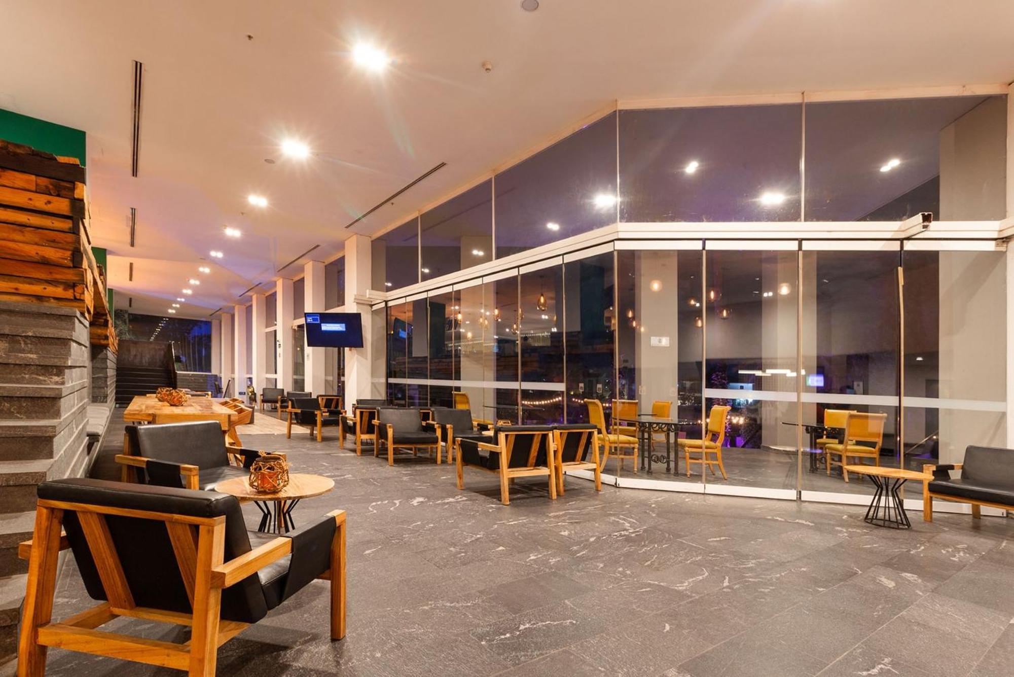 Camino Real Puebla Angelopolis Hotel Exterior foto The lounge at the airport